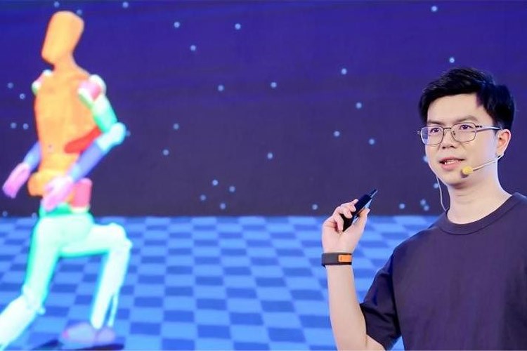 天才少年稚晖君28圈游戏机器人走路进场！AI模型做大脑，目标售价20万以内