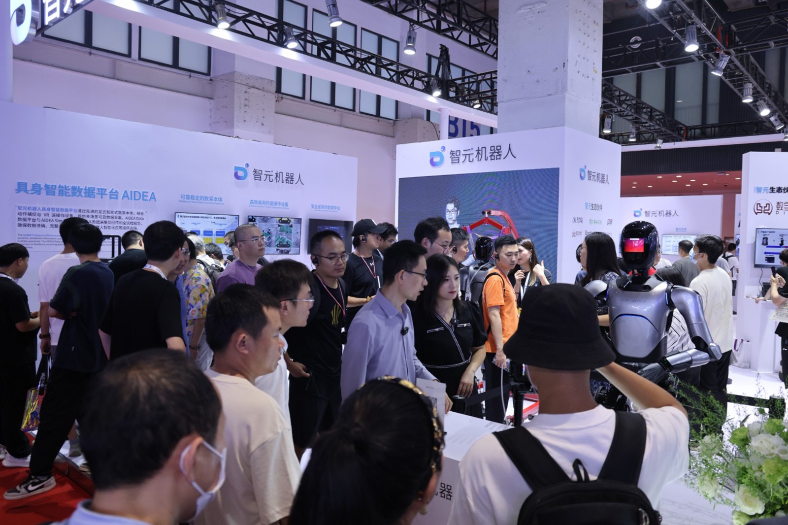 28圈游戏机器人亮相世界机器人大会WRC